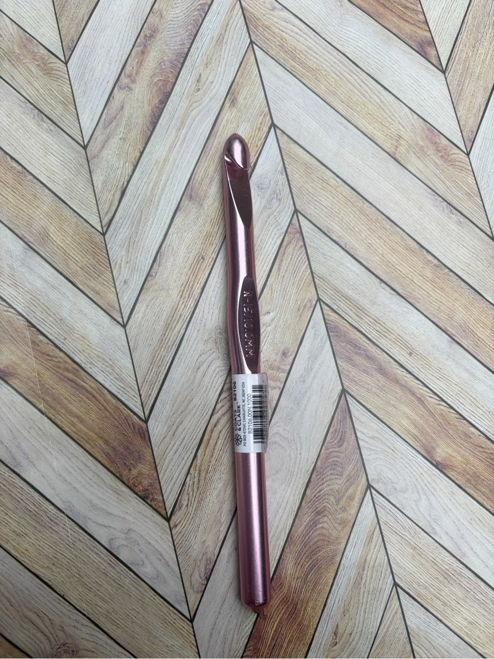 New Susan Bates Aluminum Crochet Hook - 10.0 mm color pink